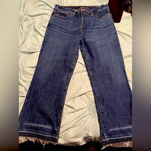 Barely worn lucky brand. Mini cropped. Mid rise. Tummy control jeans.